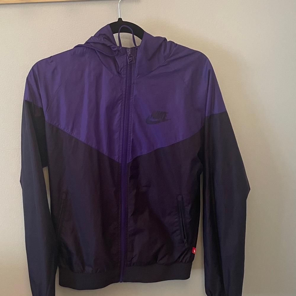 Nike women’s Windrunner athletic